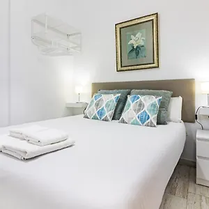 https://roomalaga-mezquitilla-2.1costadelsol.com